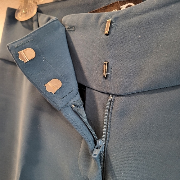 Bebe Pants Suite. Pants Size 2 . Suite Size 4 - Picture 8 of 12